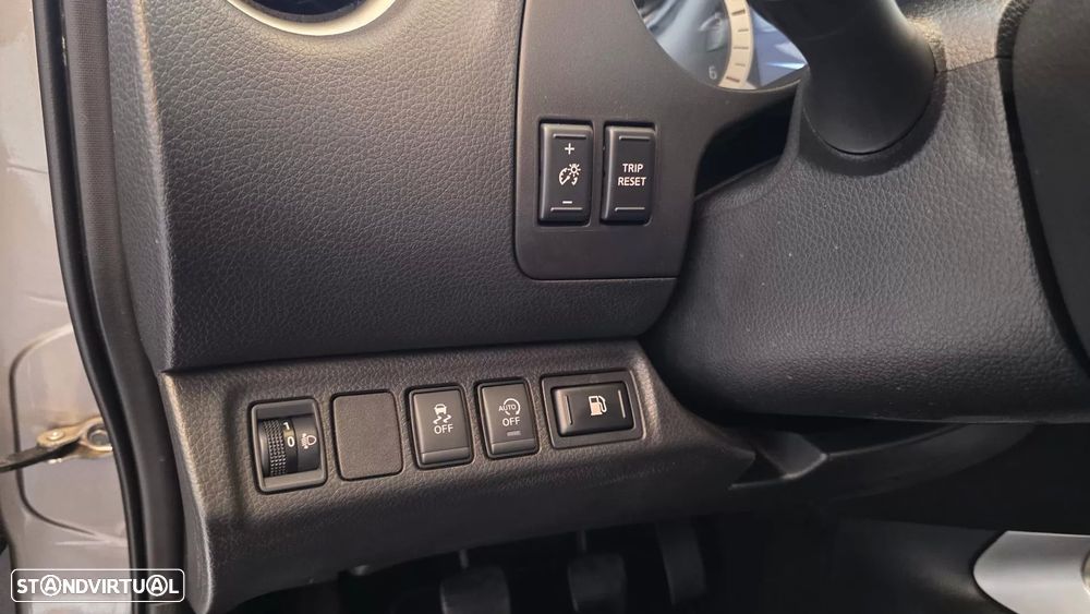 Nissan Navara 2.3 dCi CD 4WD Visia B.Dif. - 33