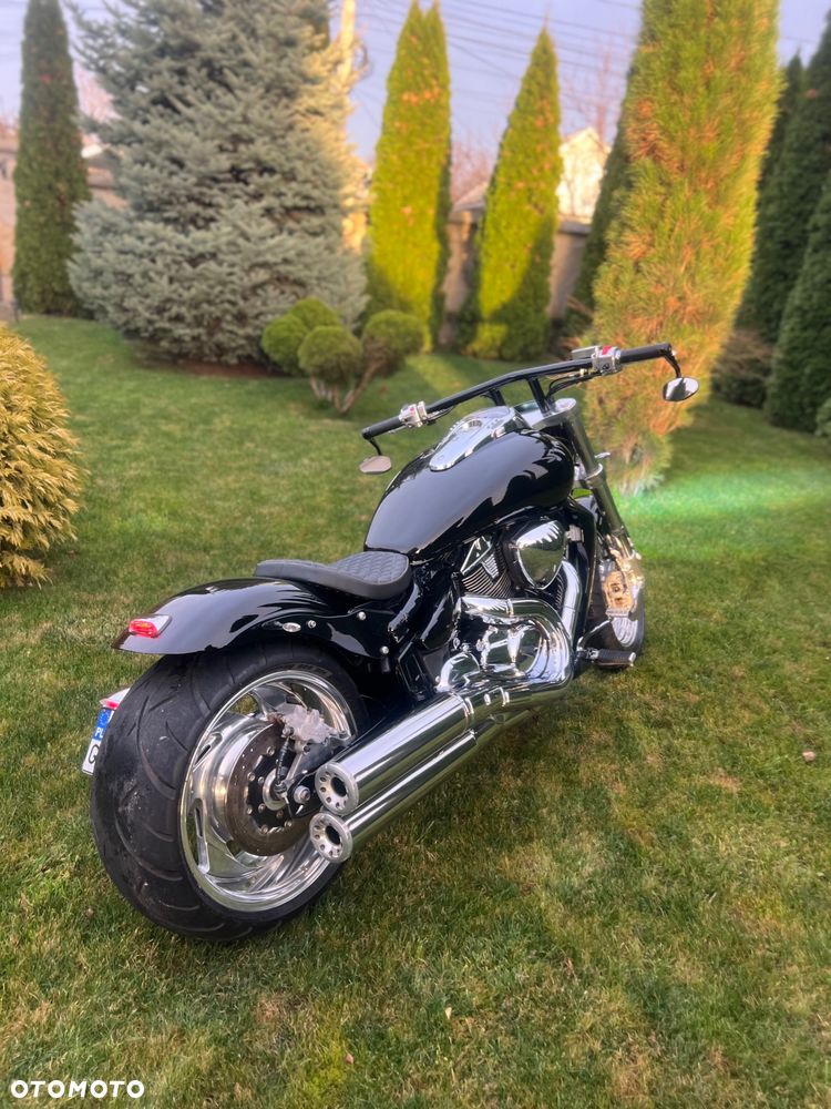 Suzuki Intruder - 10