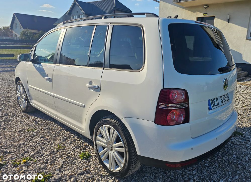 Volkswagen Touran - 4