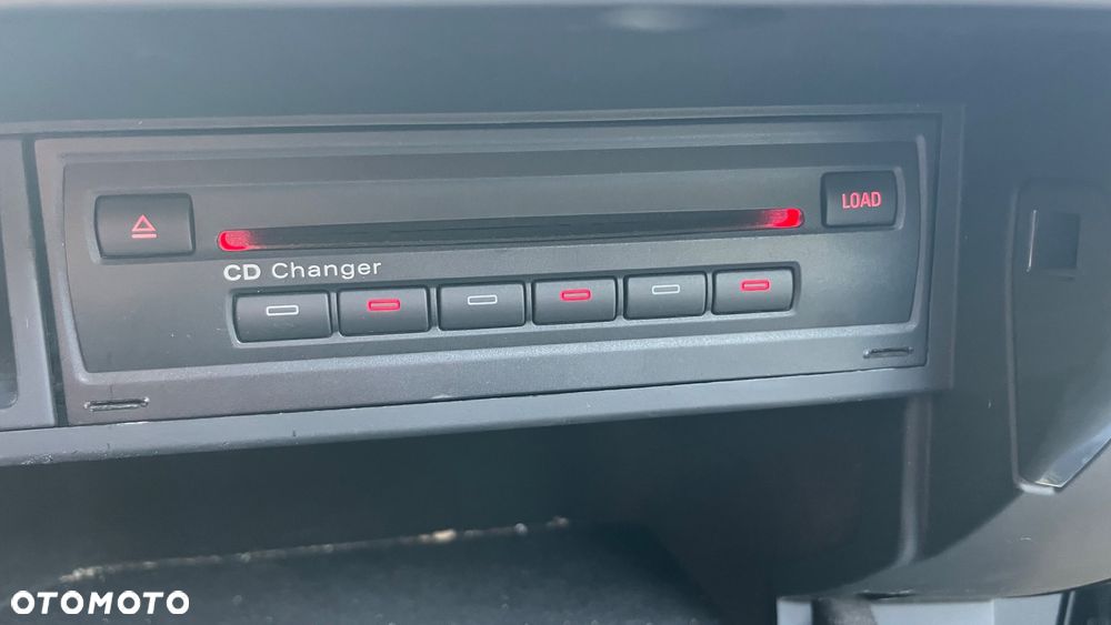 Audi A8 3.7 Quattro - 25