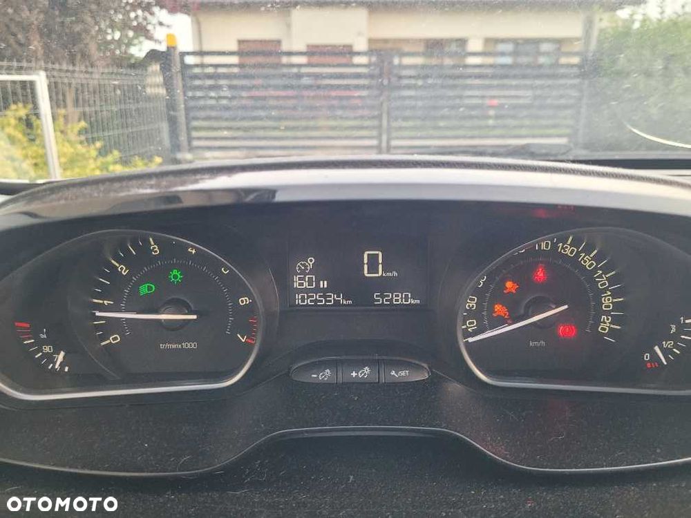 Peugeot 208 - 7