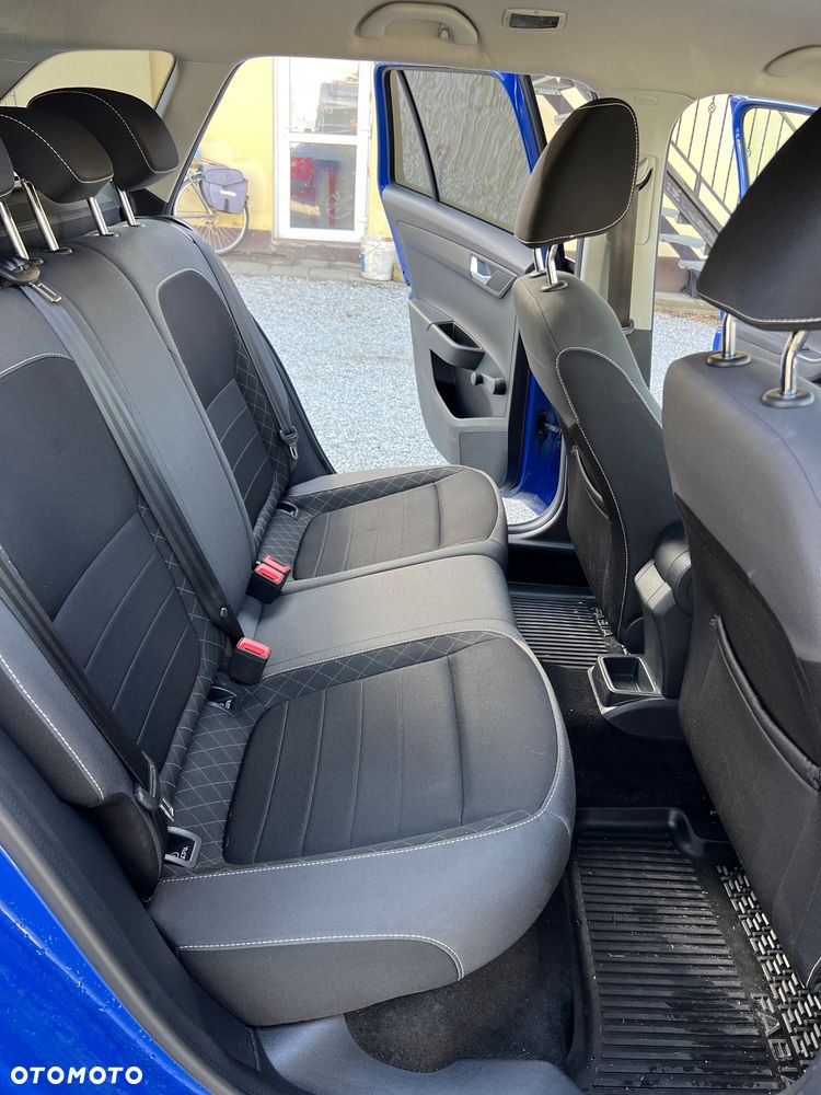 Skoda Fabia 1.0 TSI Style Color DSG - 25