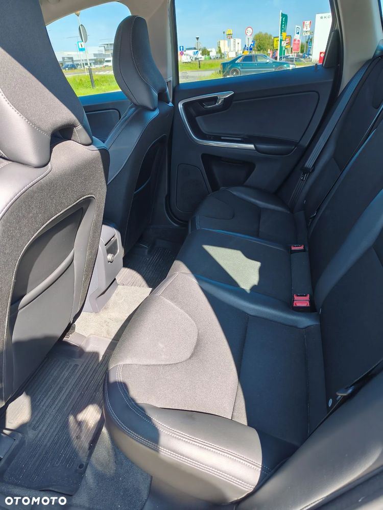 Volvo XC 60 D4 AWD Momentum - 5
