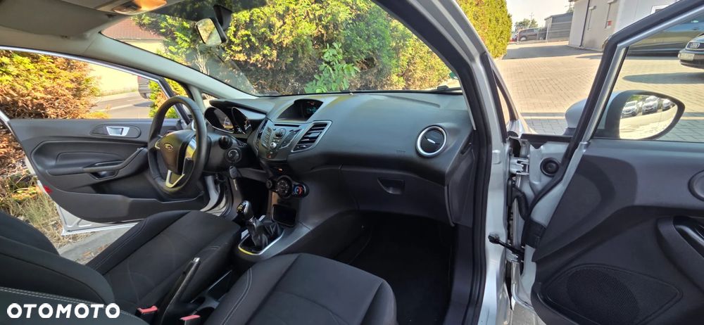 Ford Fiesta 1.25 Platinium X - 38