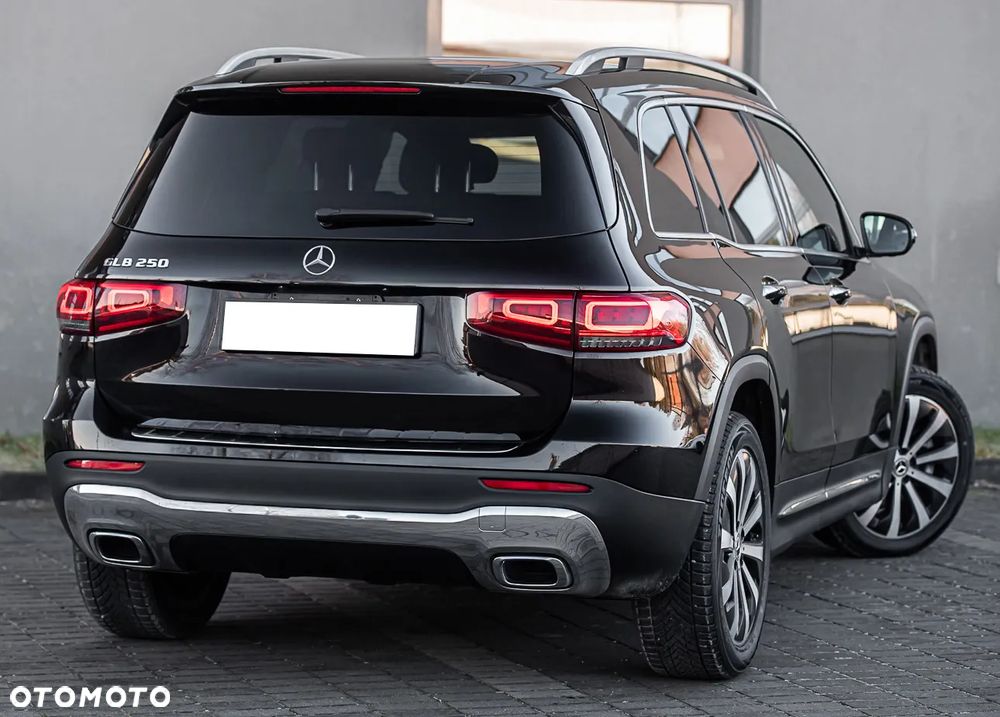 Mercedes-Benz GLB 250 4-Matic 8G-DCT - 12