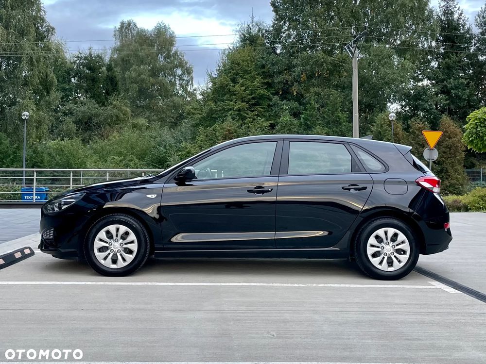 Hyundai i30 1.5 DPI Classic + - 17