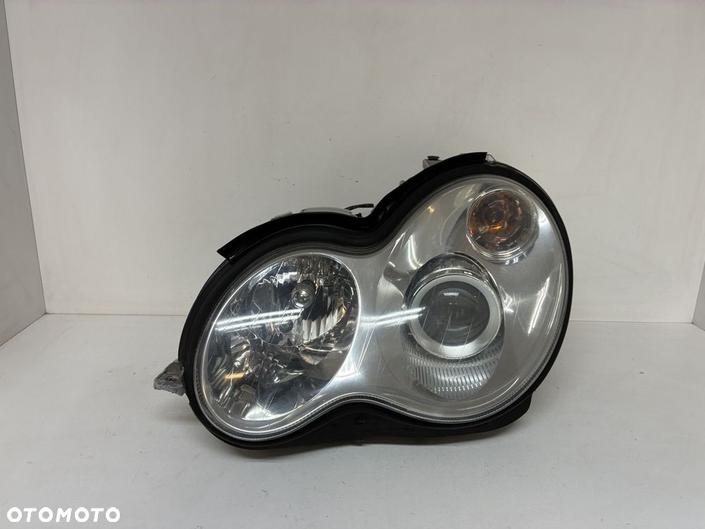 MERCEDES W203 XENON LAMPA PRZÓD PRZEDNIA LEWA  EUROPA A2038203761 KOMPLET - 1
