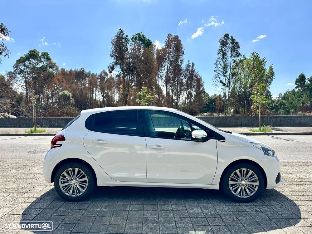 Peugeot 208 1.2 PureTech Signature - 8
