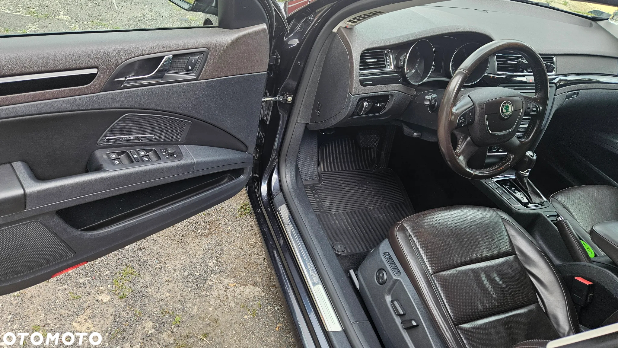 Skoda Superb 2.0 TDI L&K DSG - 8