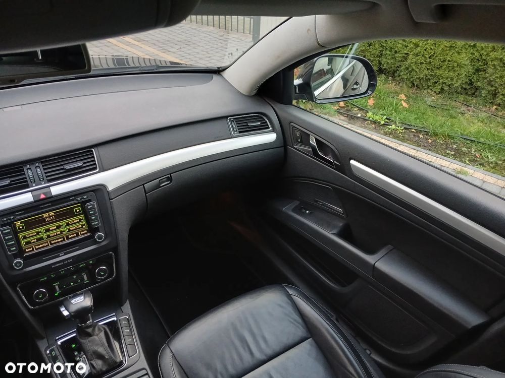 Skoda Superb 2.0 TDI DSG Exclusive - 25