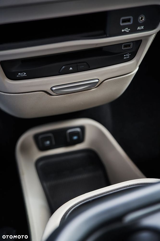 Chrysler Pacifica - 38