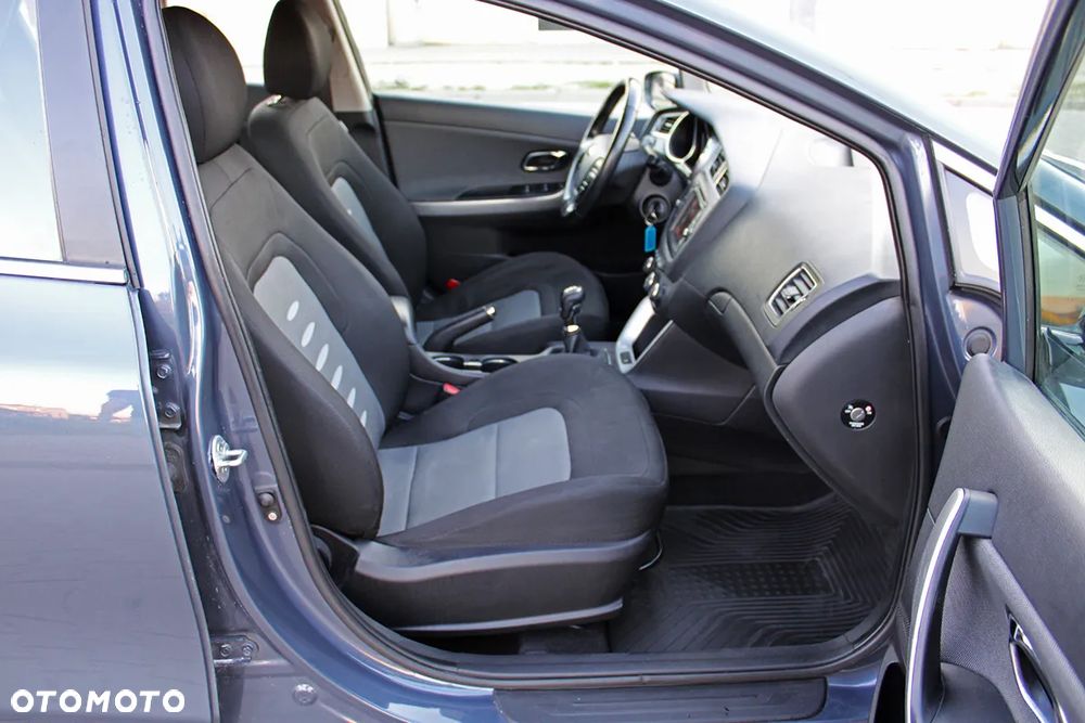 Kia Ceed 1.6 CRDi 128 Dream-Team Edition - 16