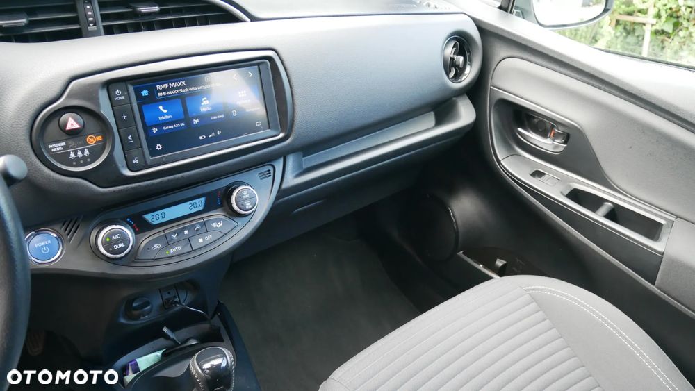 Toyota Yaris Hybrid 100 Selection Platinum - 22