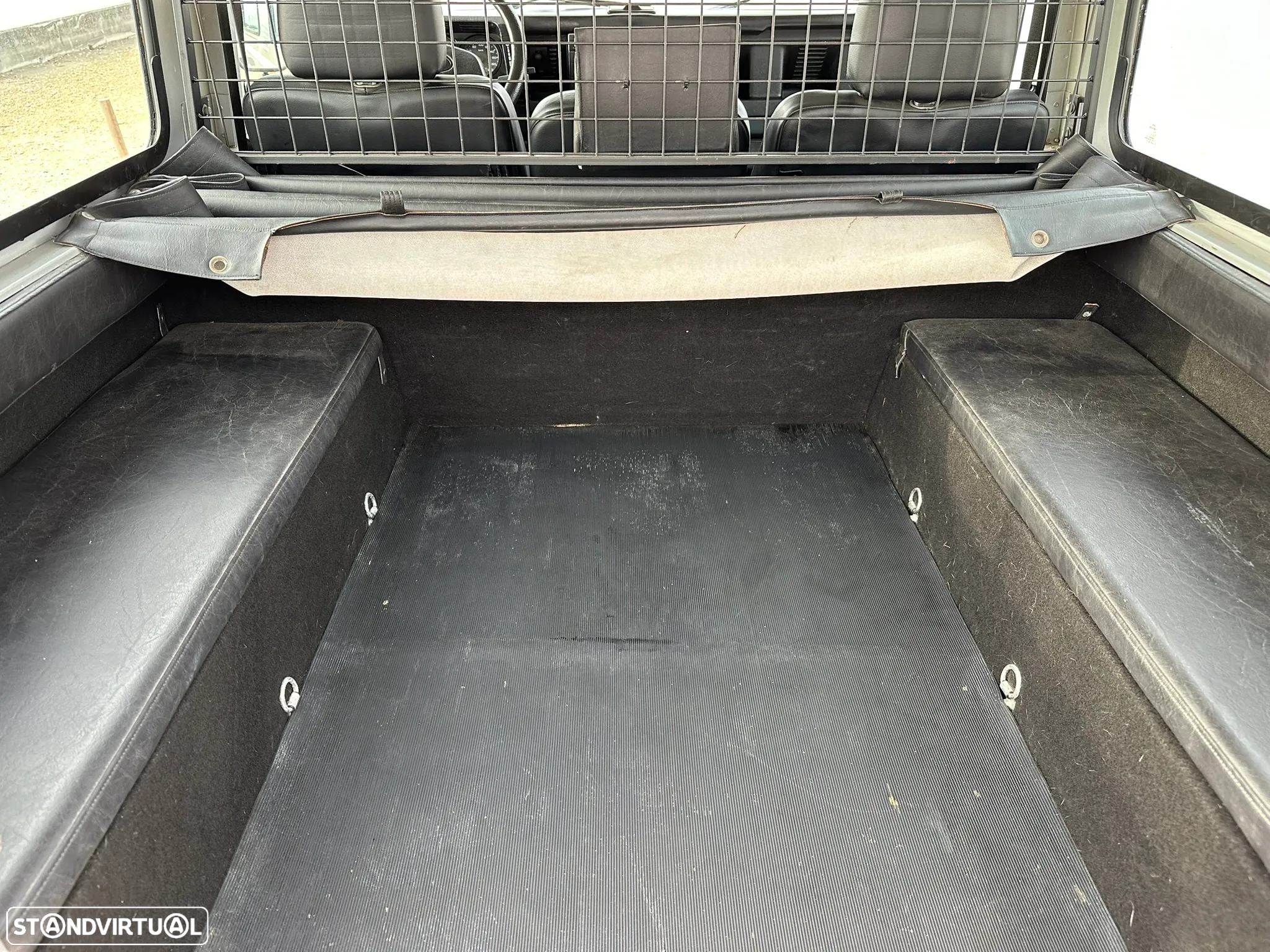 Land Rover Defender 90 SW 2.5 Td5 SE - 37