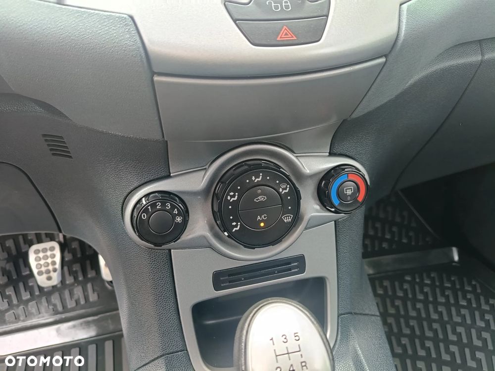 Ford Fiesta 1.25 Celebration - 13