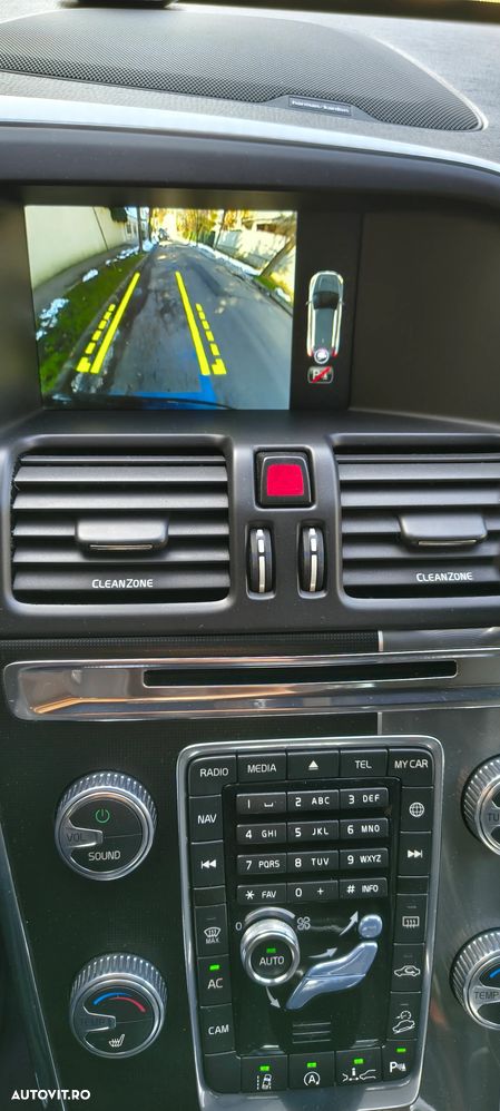 Volvo XC 60 D5 AWD Aut. RDesign - 24