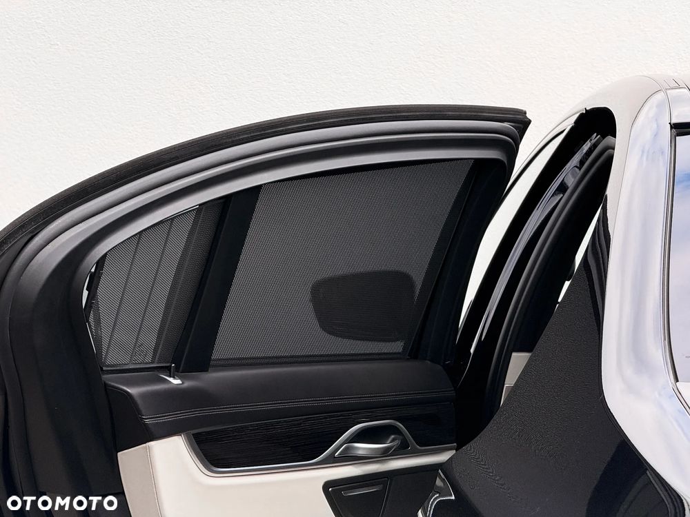 BMW Seria 7 750i xDrive - 12