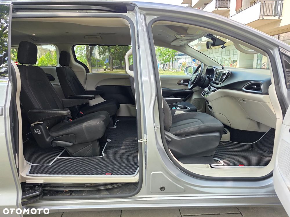 Chrysler Pacifica - 32
