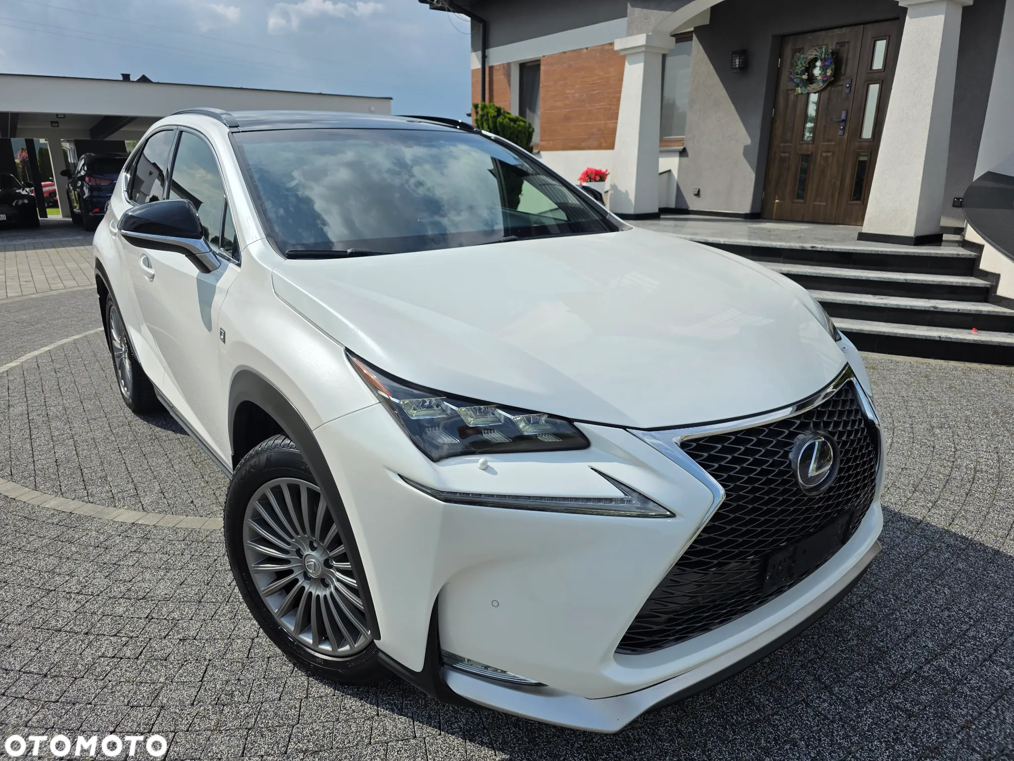 Lexus NX 300h E-FOUR F SPORT - 4