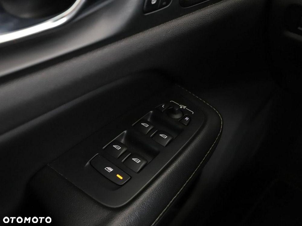 Volvo V60 T8 AWD Twin Engine Geartronic R-Design - 38