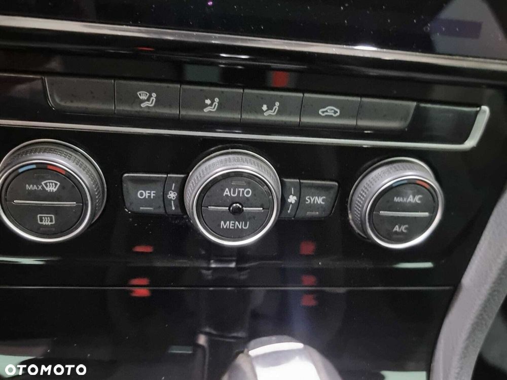 Volkswagen Golf - 32