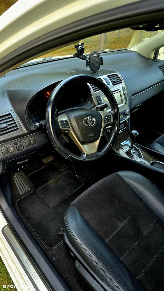 Toyota Avensis - 9
