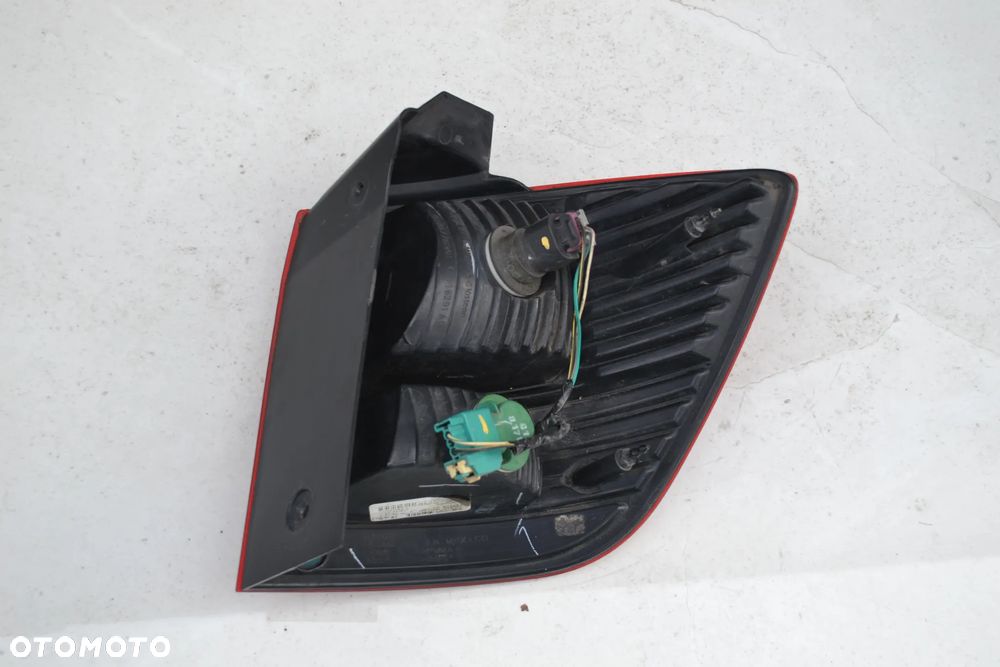 DODGE JOURNEY LAMPA TYŁ TYLNA LEWA W BŁOTNIK ORYGINAŁ 05067785AB - 2