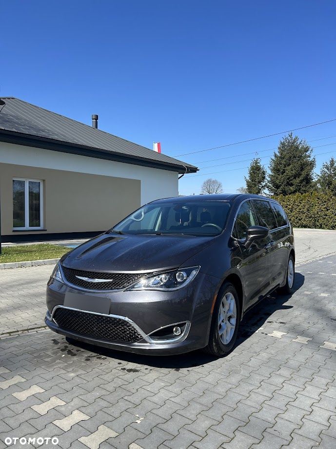 Chrysler Pacifica - 5