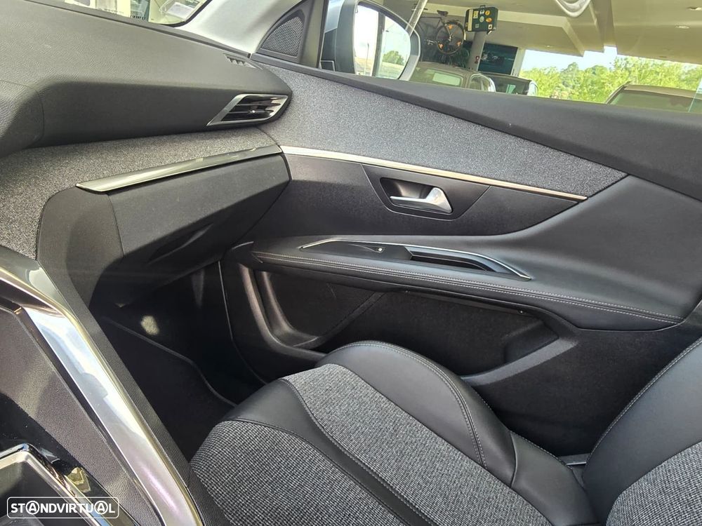 Peugeot 3008 1.2 PureTech Allure EAT8 - 21