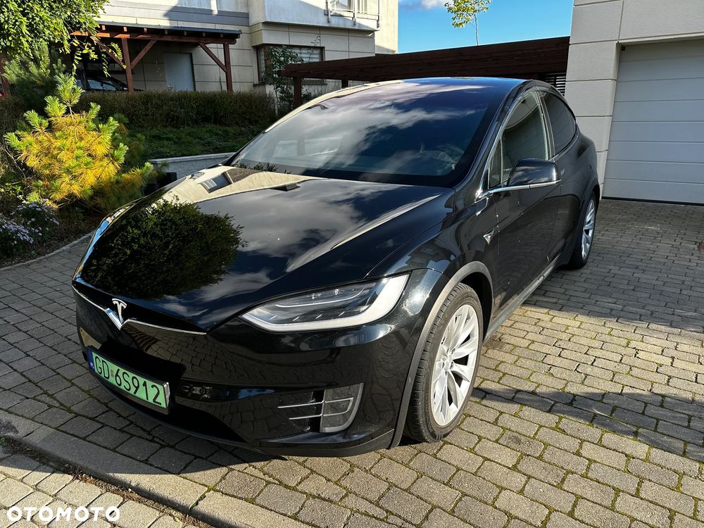 Tesla Model X - 15