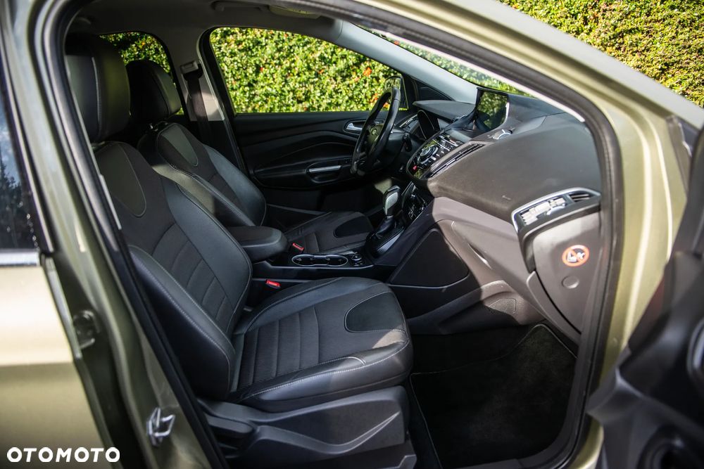 Ford Kuga 2.0 TDCi 4x4 Titanium - 28