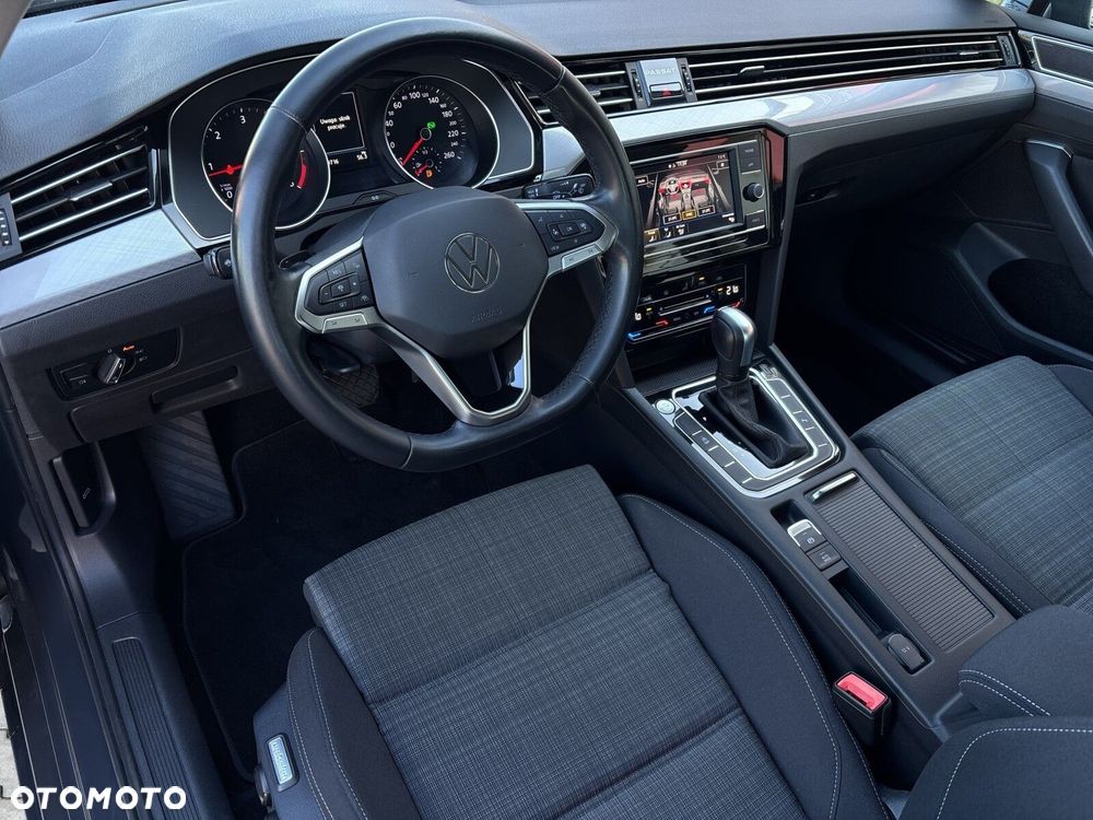 Volkswagen Passat - 11