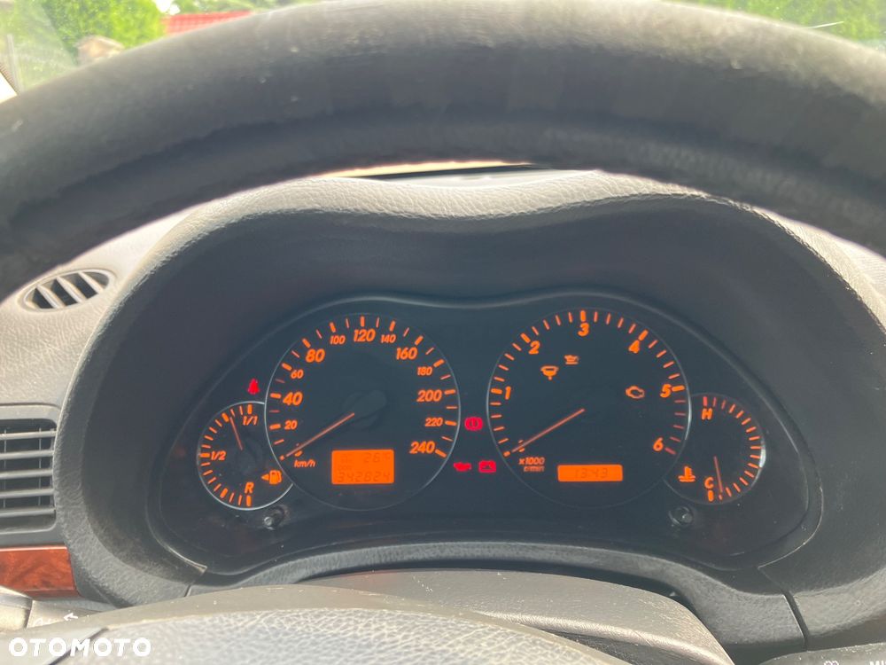 Toyota Avensis 2.0 D-4D Combi - 10