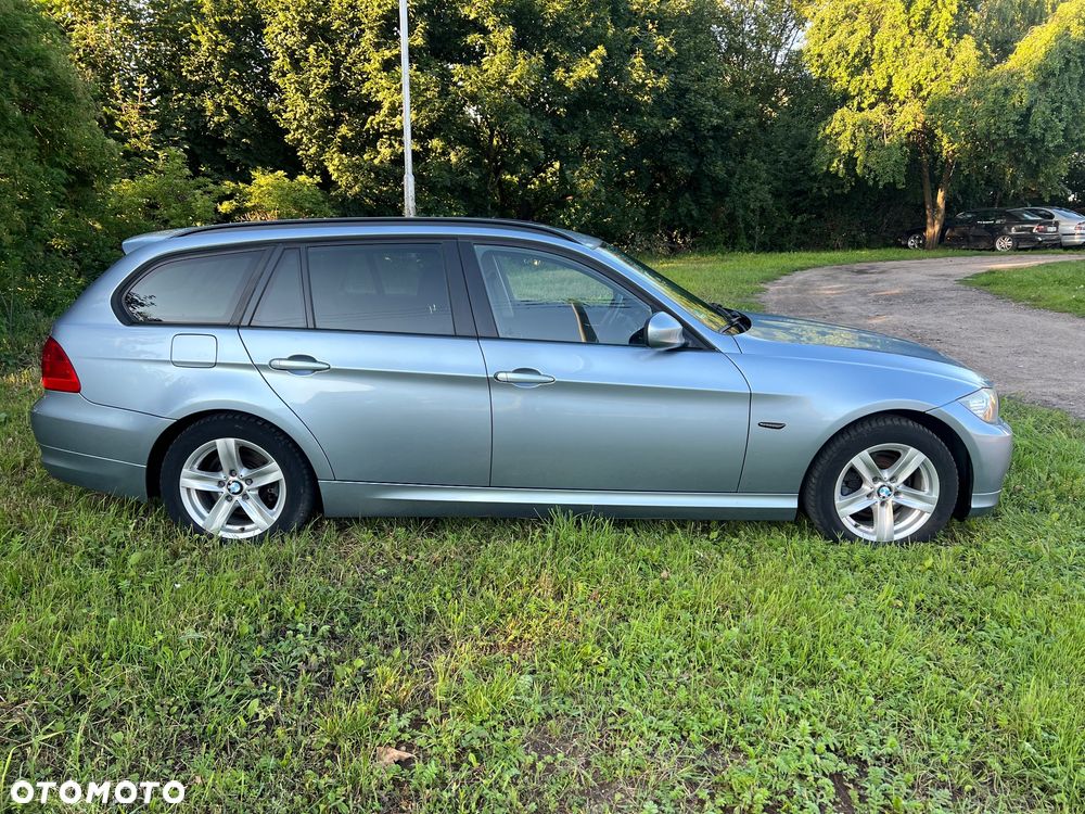 BMW Seria 3 320i - 5