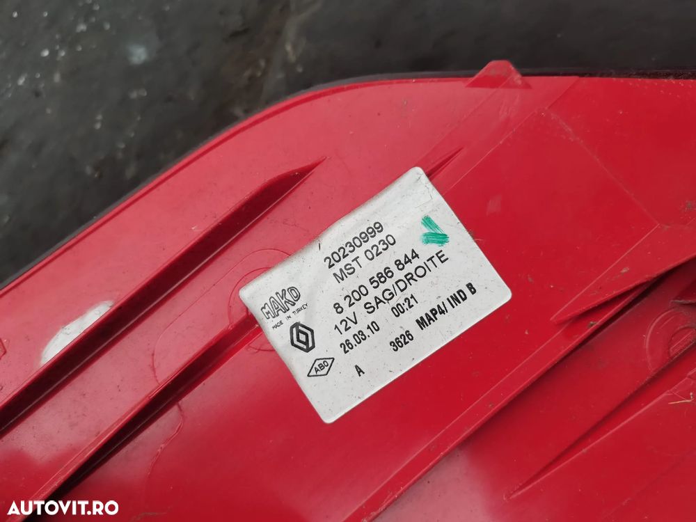 Stop dreapta Renault Clio 3 , cod 8200586844 in stare buna - 2