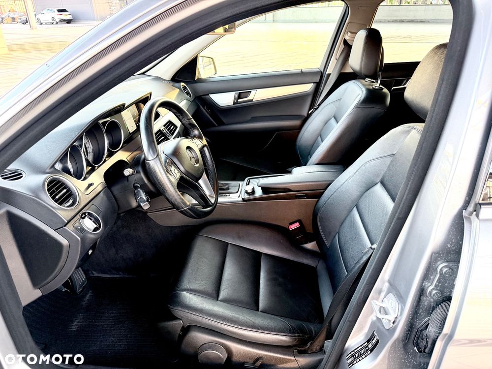 Mercedes-Benz Klasa C 220 CDI DPF BlueEFFICIENCY 7G-TRONIC Avantgarde Edition - 31