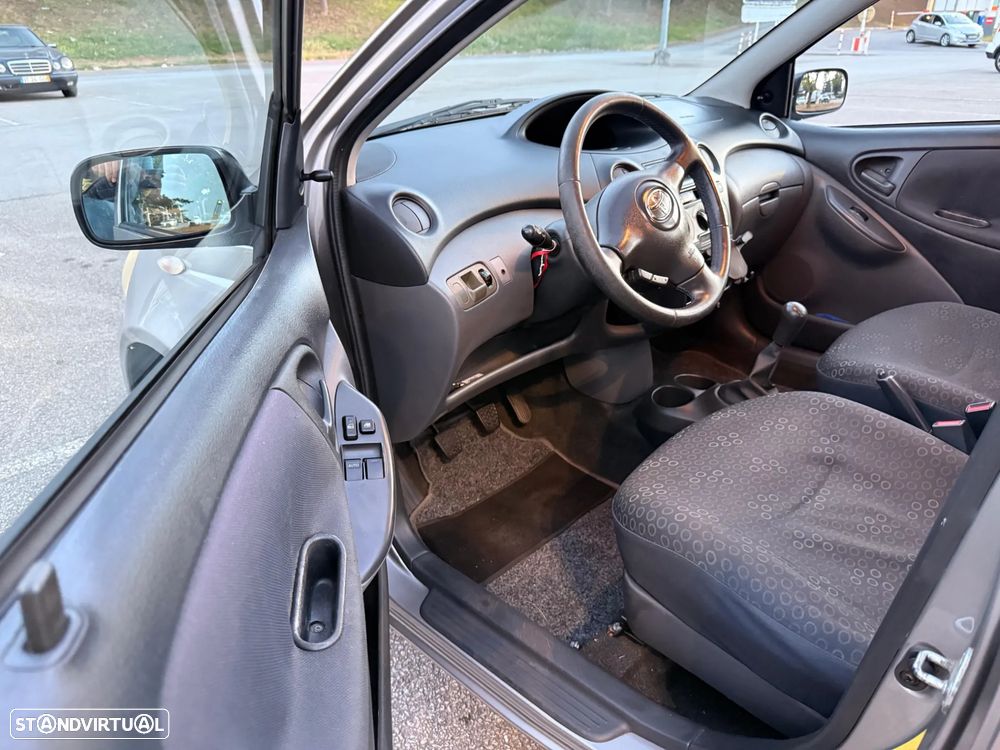 Toyota Yaris 1.0 Sol AC - 10