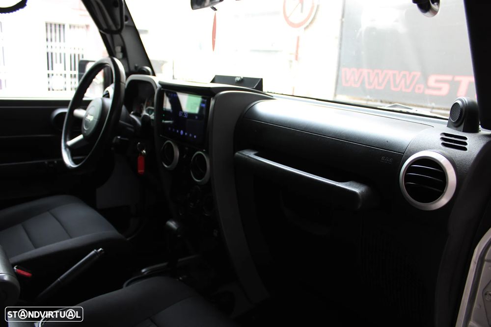 Jeep Wrangler 2.8 CRD ATX Sport - 33