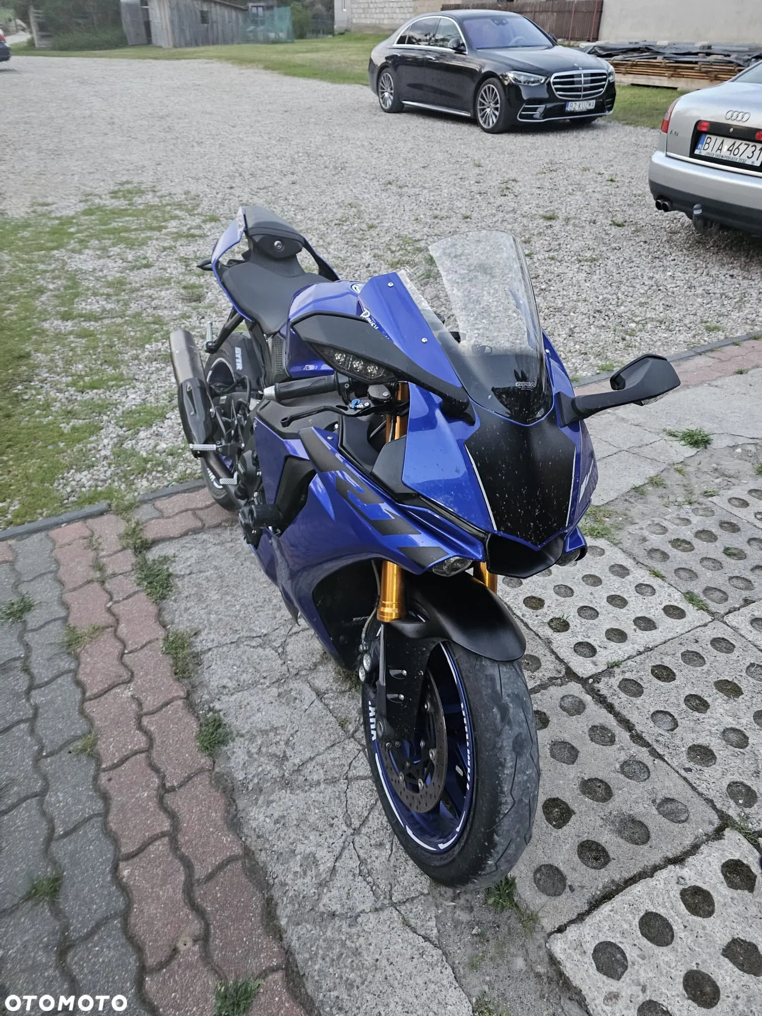 Yamaha R1 - 9