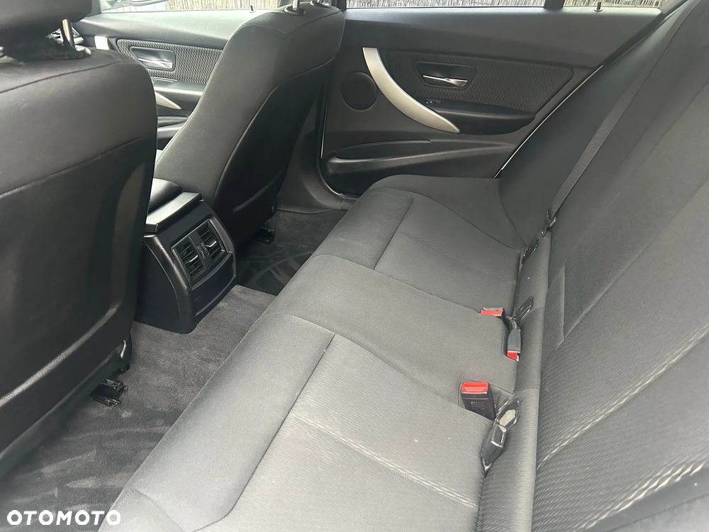 BMW Seria 3 318i Sport Line - 20
