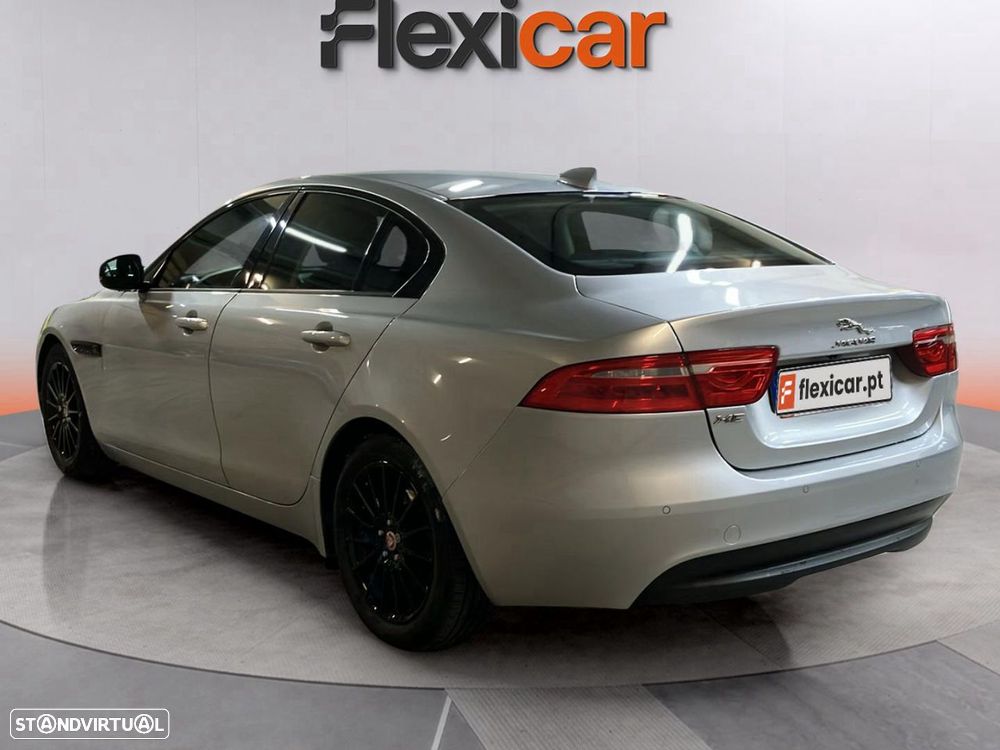 Jaguar XE - 5