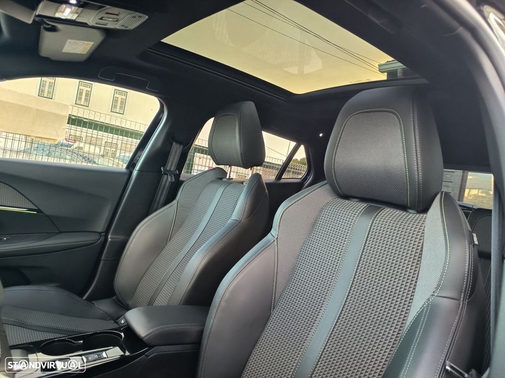 Peugeot e-2008 50 kWh GT - 15