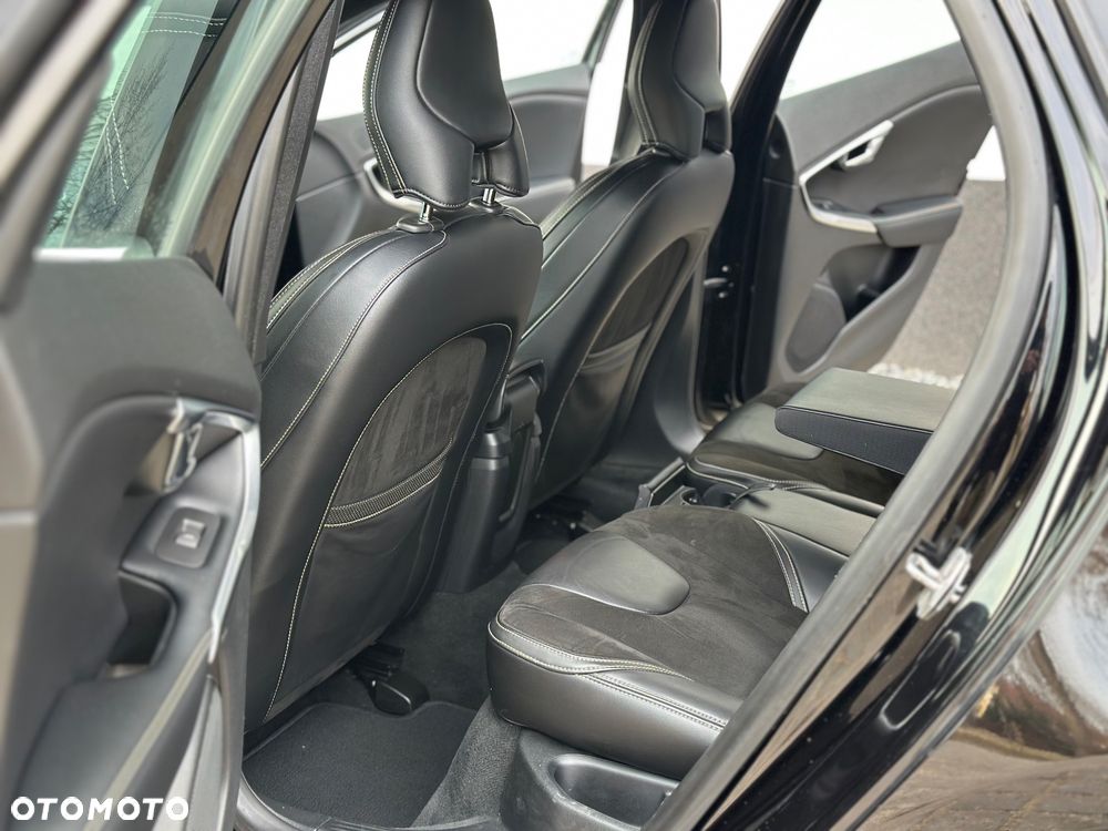 Volvo V40 D2 Drive-E R-Design Momentum - 23