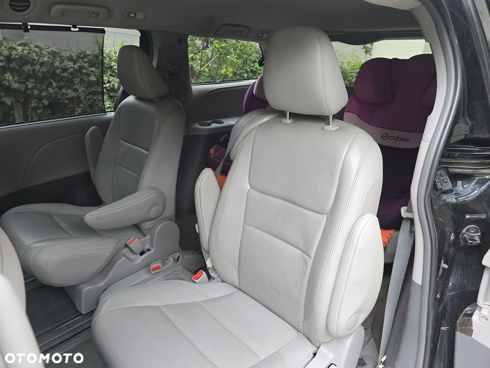 Toyota Sienna 3.5 V6 - 8