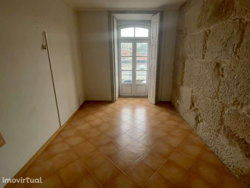 Apartamento T0 com Licença AL e Vista Incrível para o Douro - Grande imagem: 4/10