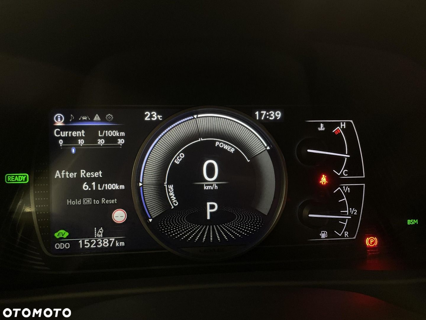 Lexus UX - 18