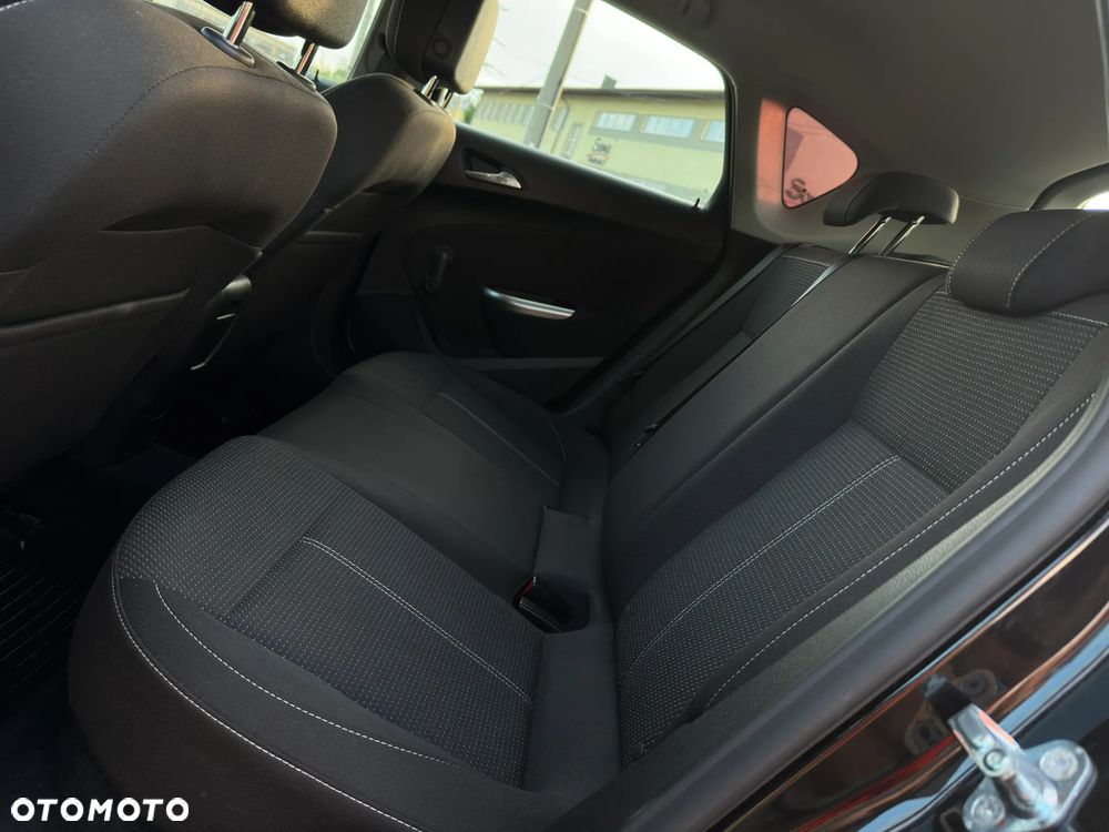 Opel Astra 1.4 T Enjoy S&S - 19