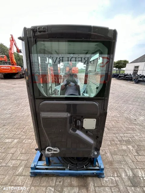 Cabina marca Hitachi - 5