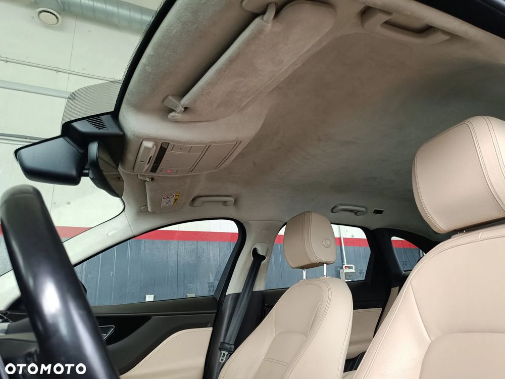 Jaguar F-Pace 2.0 i4D AWD Prestige - 27