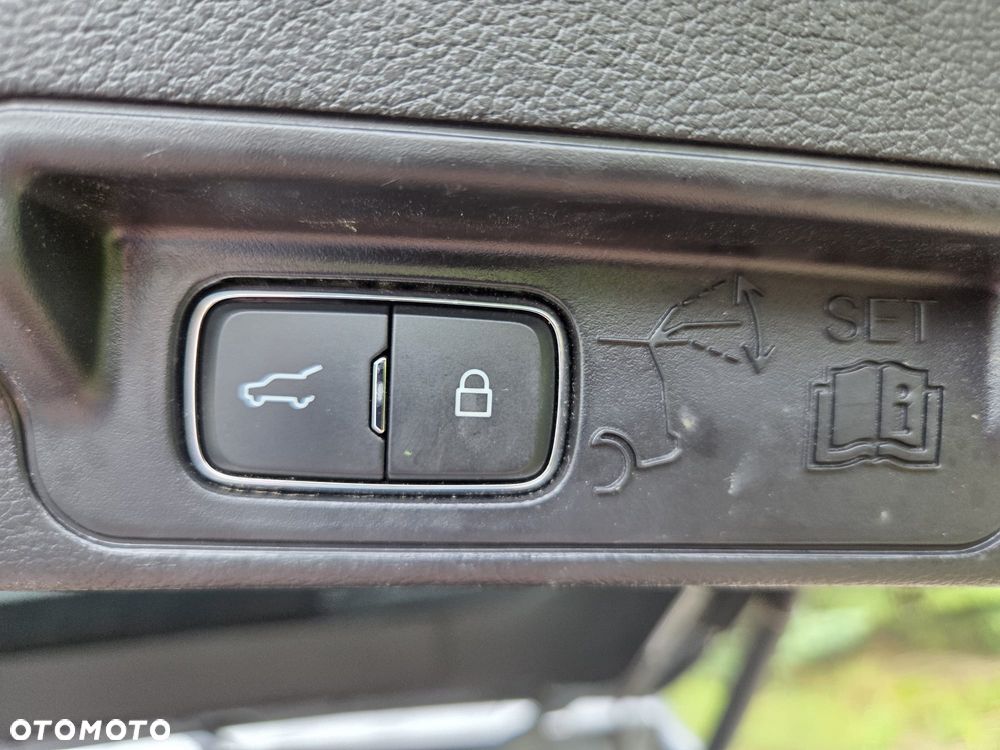 Ford Explorer EcoBoost Plug-in Hybrid ST-LINE - 26
